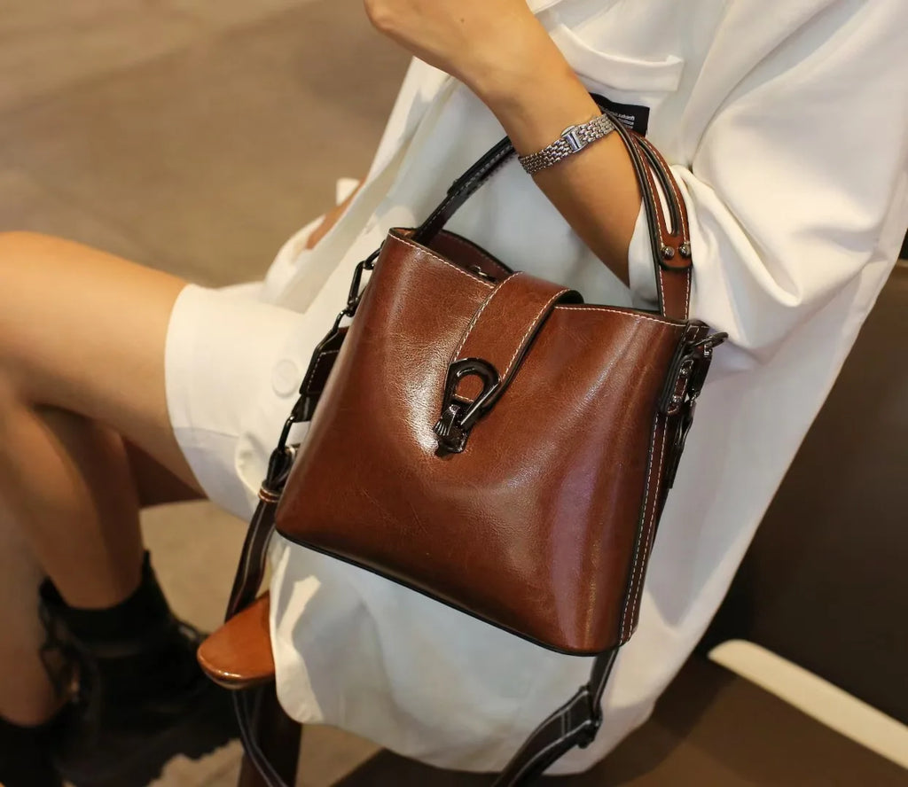 Rezé, sac seau en cuir véritable ciré à l'huile, vue produit 8 (8 sur 12)