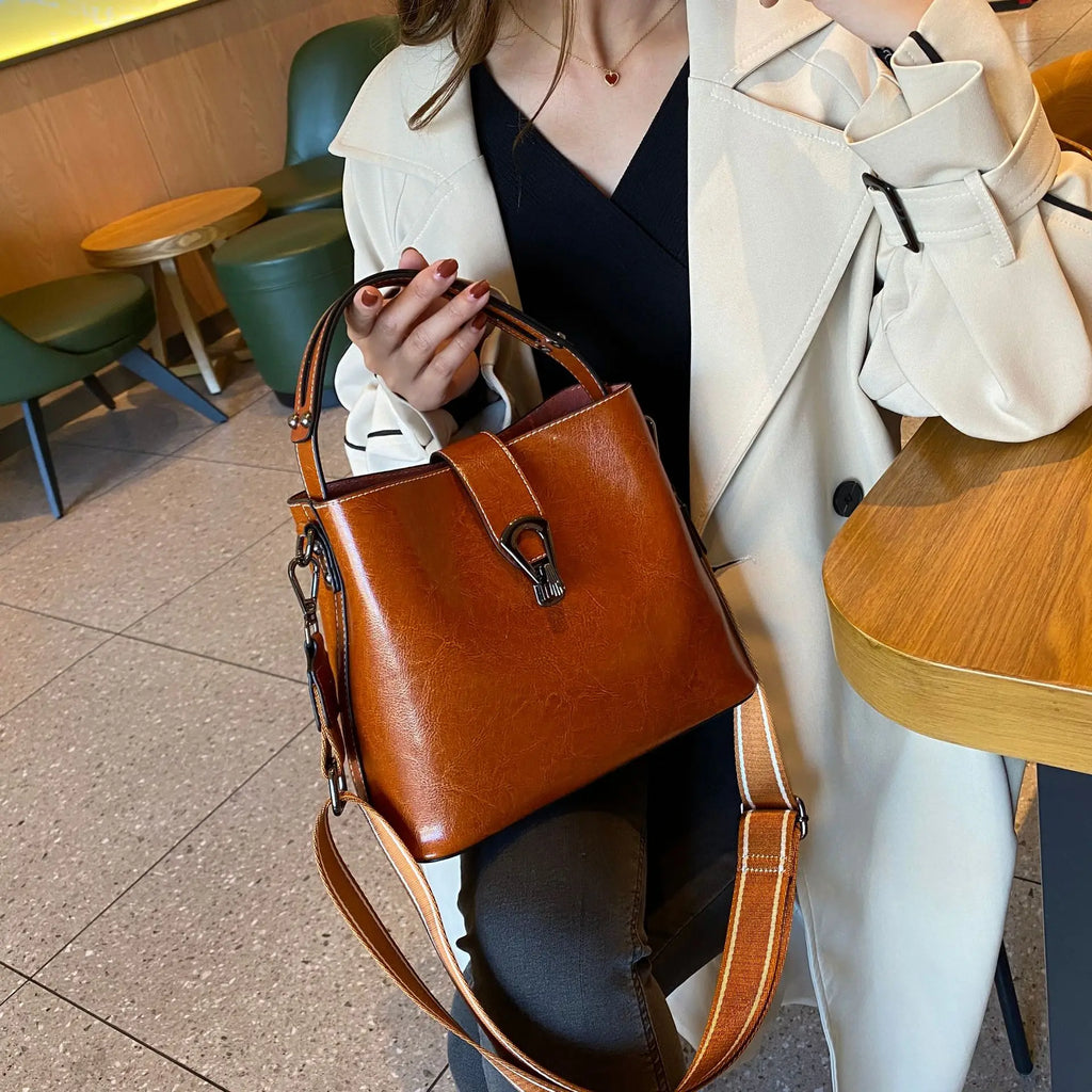 Rezé, sac seau en cuir véritable ciré à l'huile, vue produit 6 (6 sur 12)
