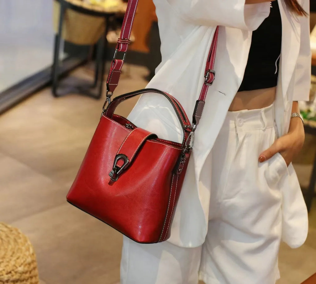 Rezé, sac seau en cuir véritable ciré à l'huile, vue produit 10 (10 sur 12)