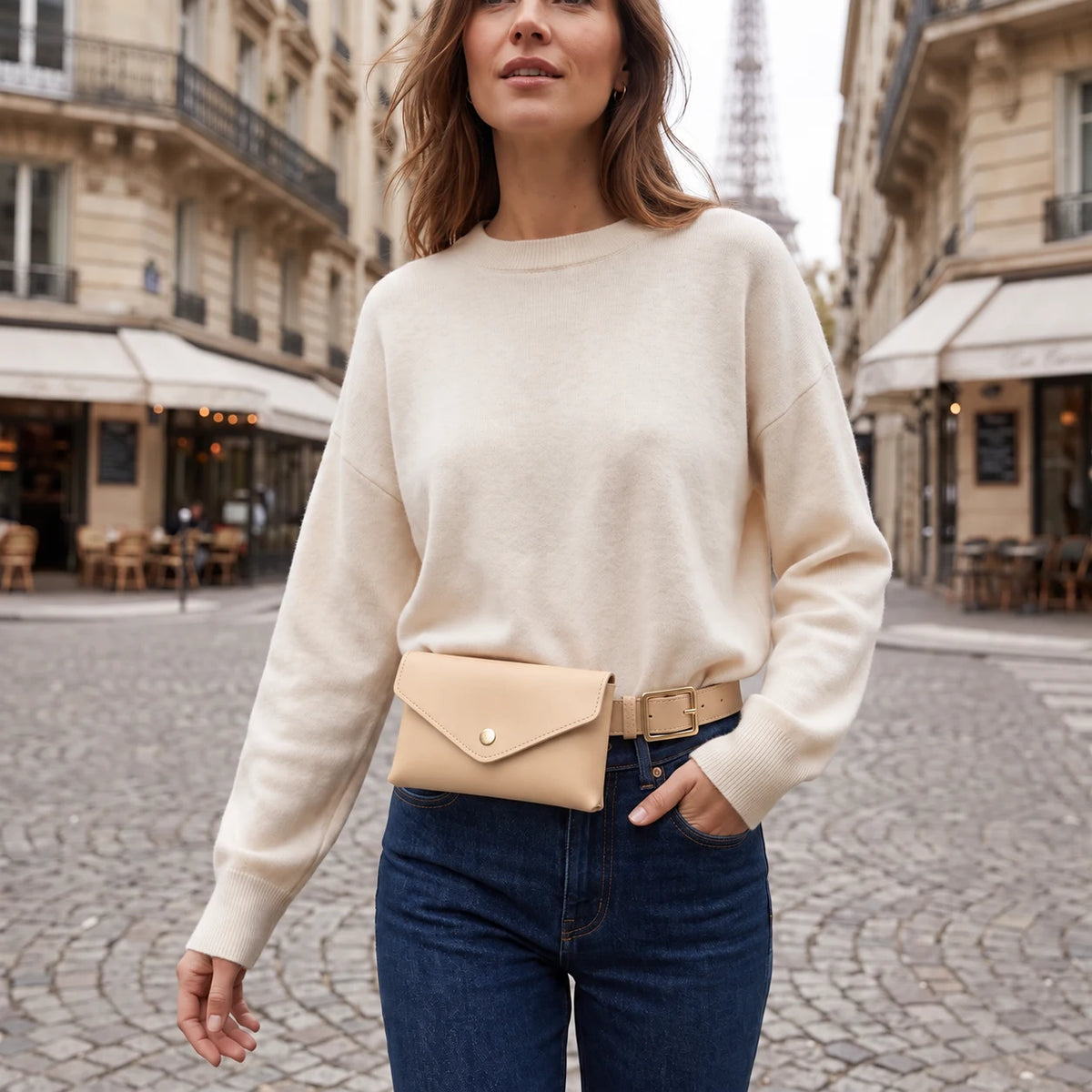 Albi — sac banane beige clair porté à la taille