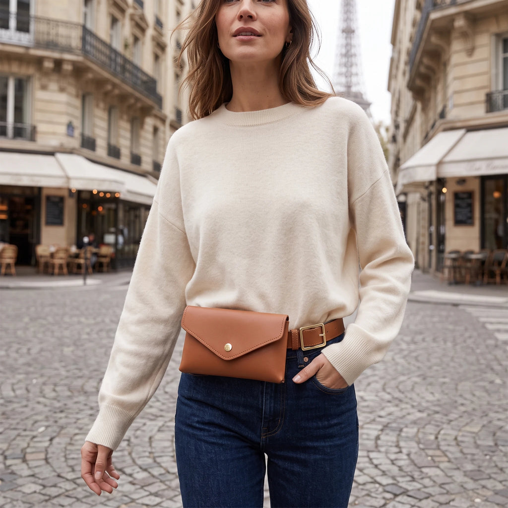 Albi - sac banane orange porté par une femme en ville