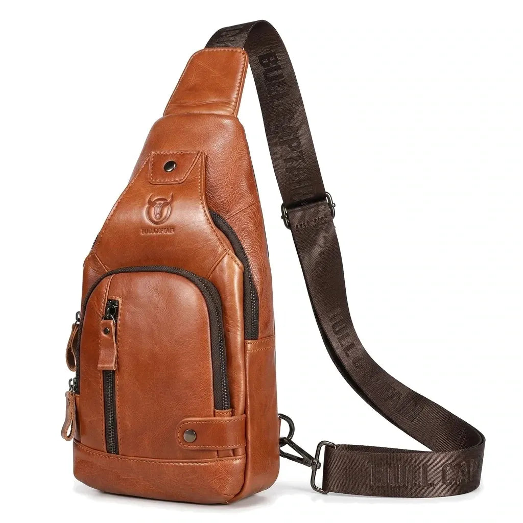 Alfortville - Sac de poitrine en cuir véritable, port USB - packshot sur fond blanc, coloris brun cognac