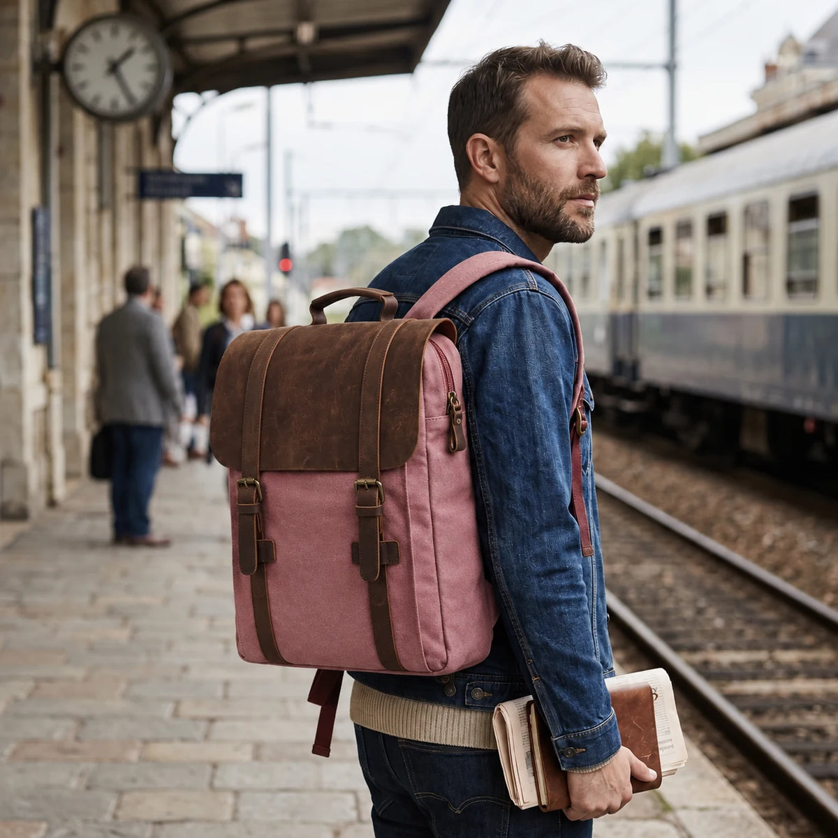Bourges — sac rose grand, porté, 42 × 31 × 11 cm