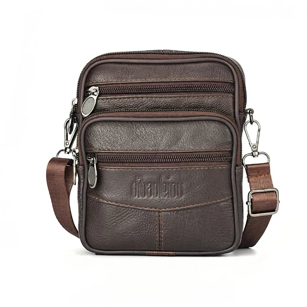 Asnières-sur-Seine - Pochette bandoulière zippée en cuir véritable - packshot sur fond blanc, coloris brun foncé