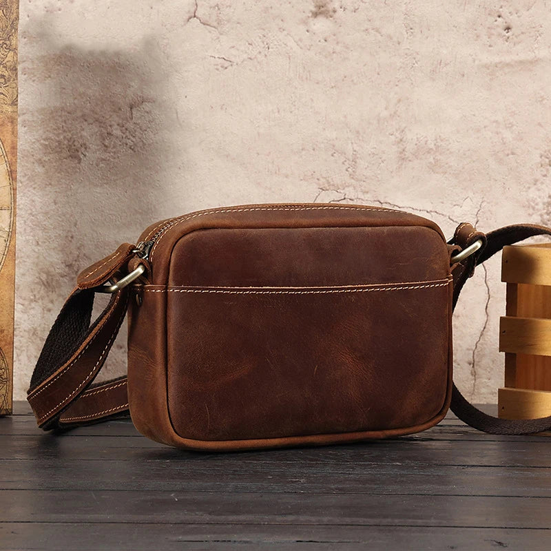 Bron — sacoche en cuir, modèle rectangulaire zippé marron, vue de face