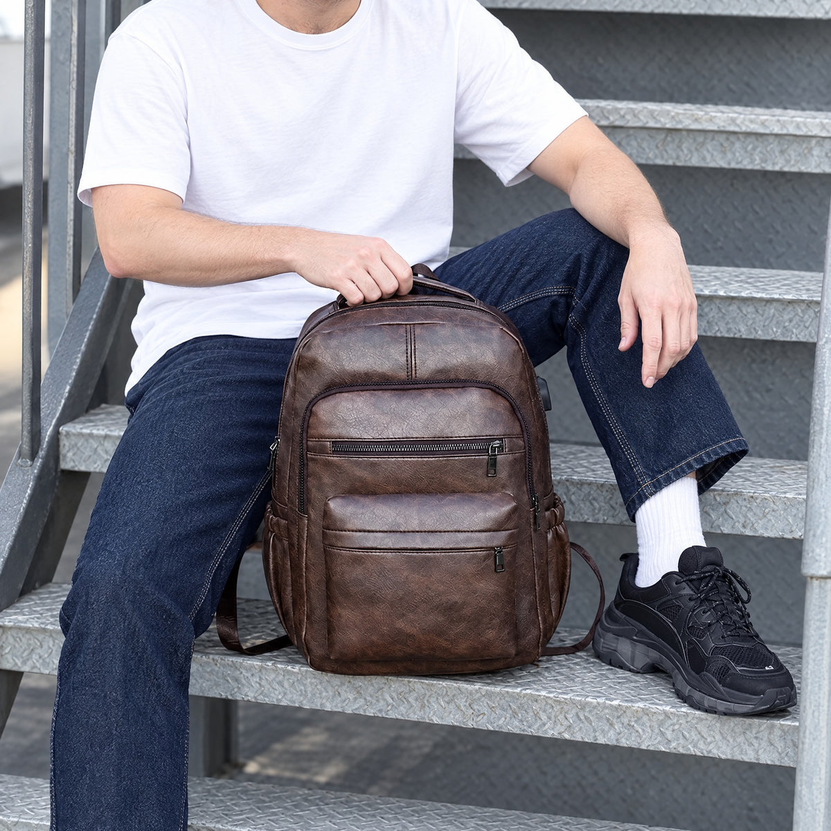Fréjus, sac à dos simili cuir, port usb intégré, vue produit 6 (6 sur 9)