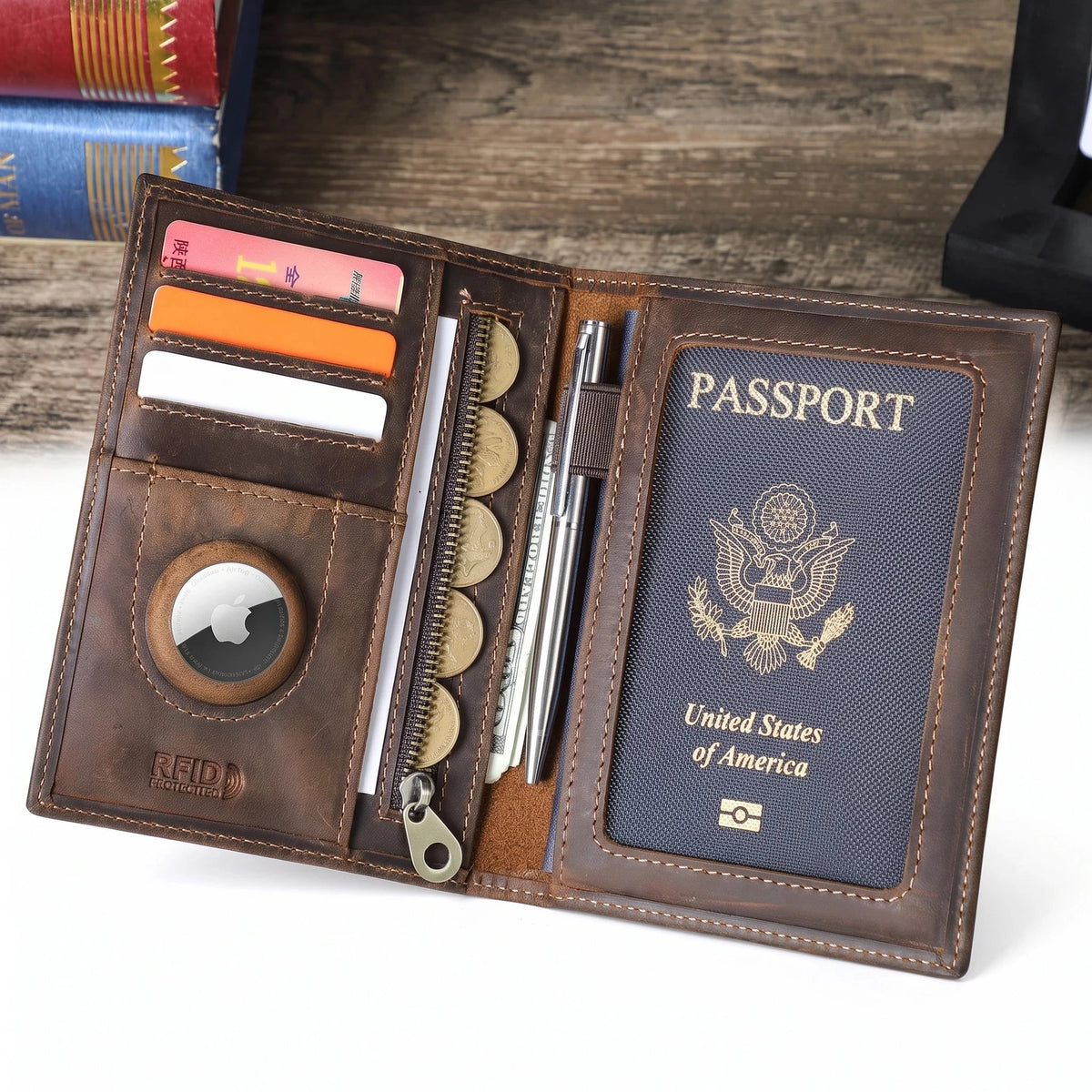 Issy-les-Moulineaux - Portefeuille passeport en cuir véritable, porte-cartes, packshot sur fond blanc, coloris brun café