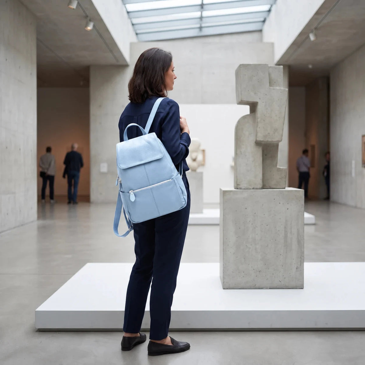 Montauban — sac à dos bleu clair porté, vue complète