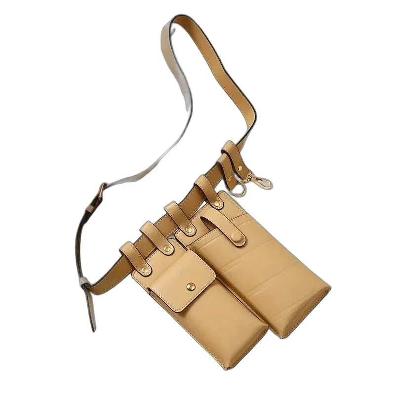 Cagnes-sur-Mer — sac banane beige sur fond blanc