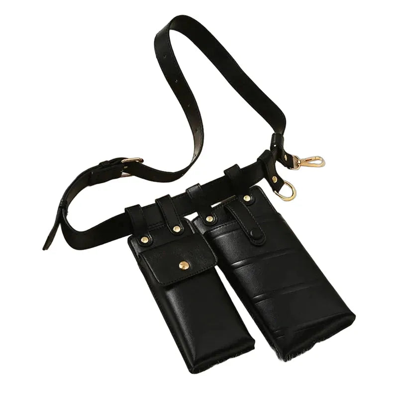 Cagnes-sur-Mer — sac banane noir sur fond blanc