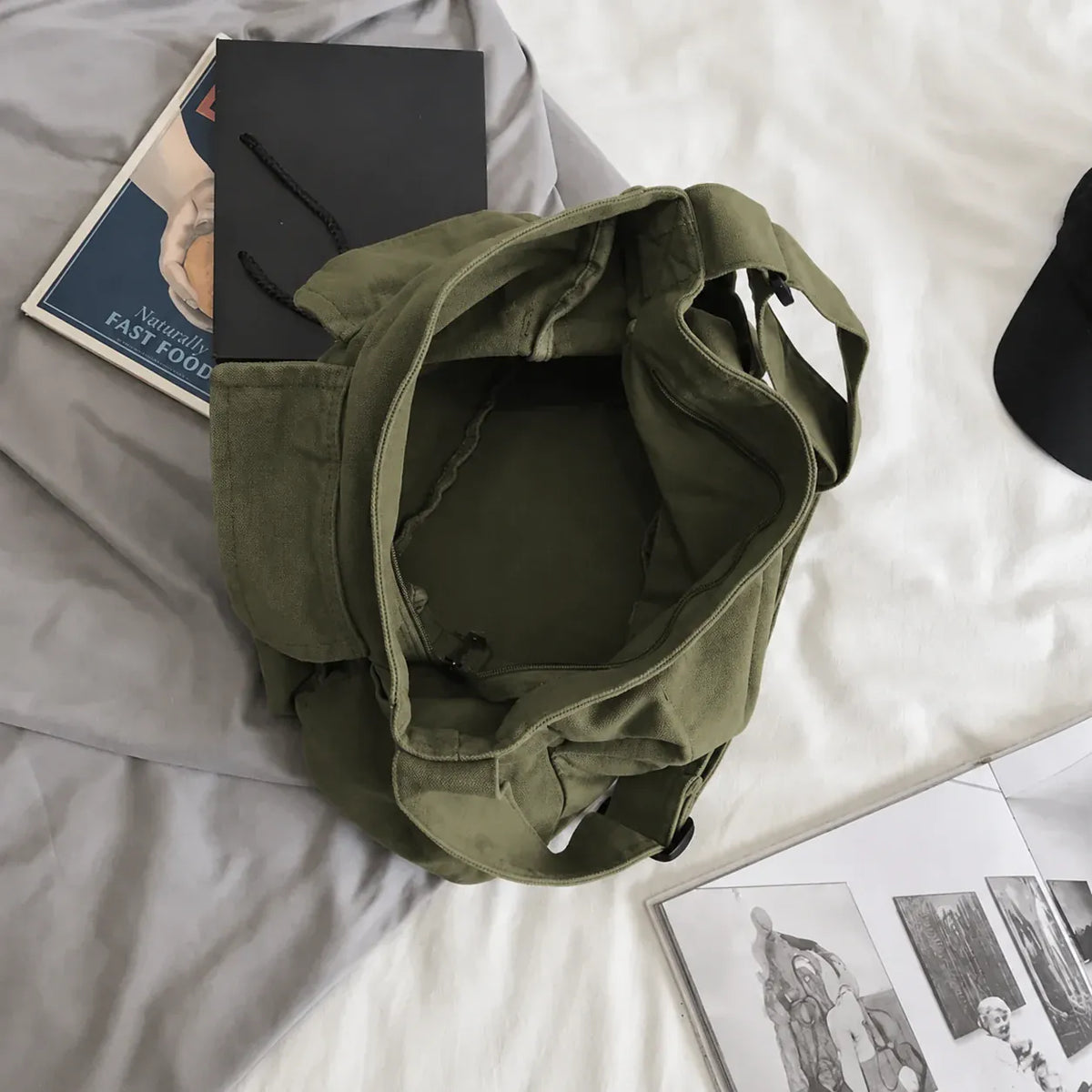 Caluire-et-Cuire - sac en toile vert olive ouvert, vue intérieure