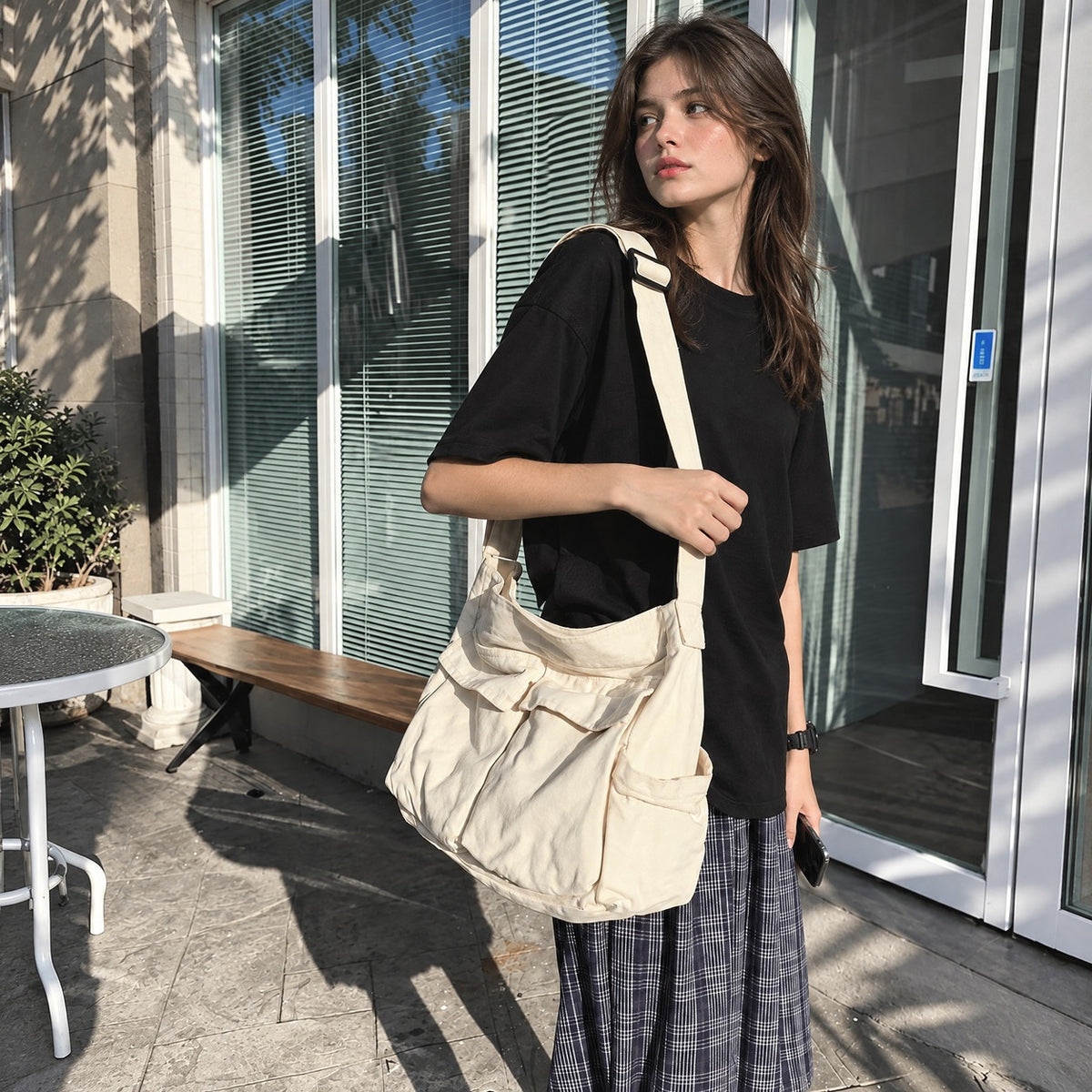 Caluire-et-Cuire - Sac porté épaule en toile, ligne vintage, photo portée en plein cadre