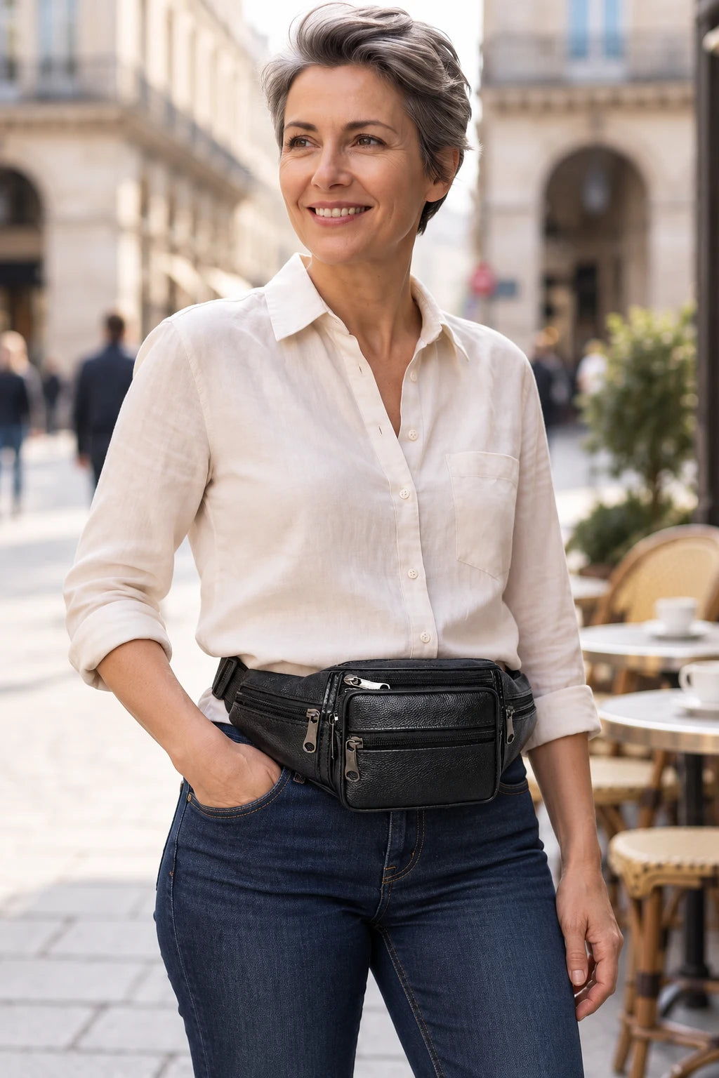 Cholet — sac banane noir porté à la taille