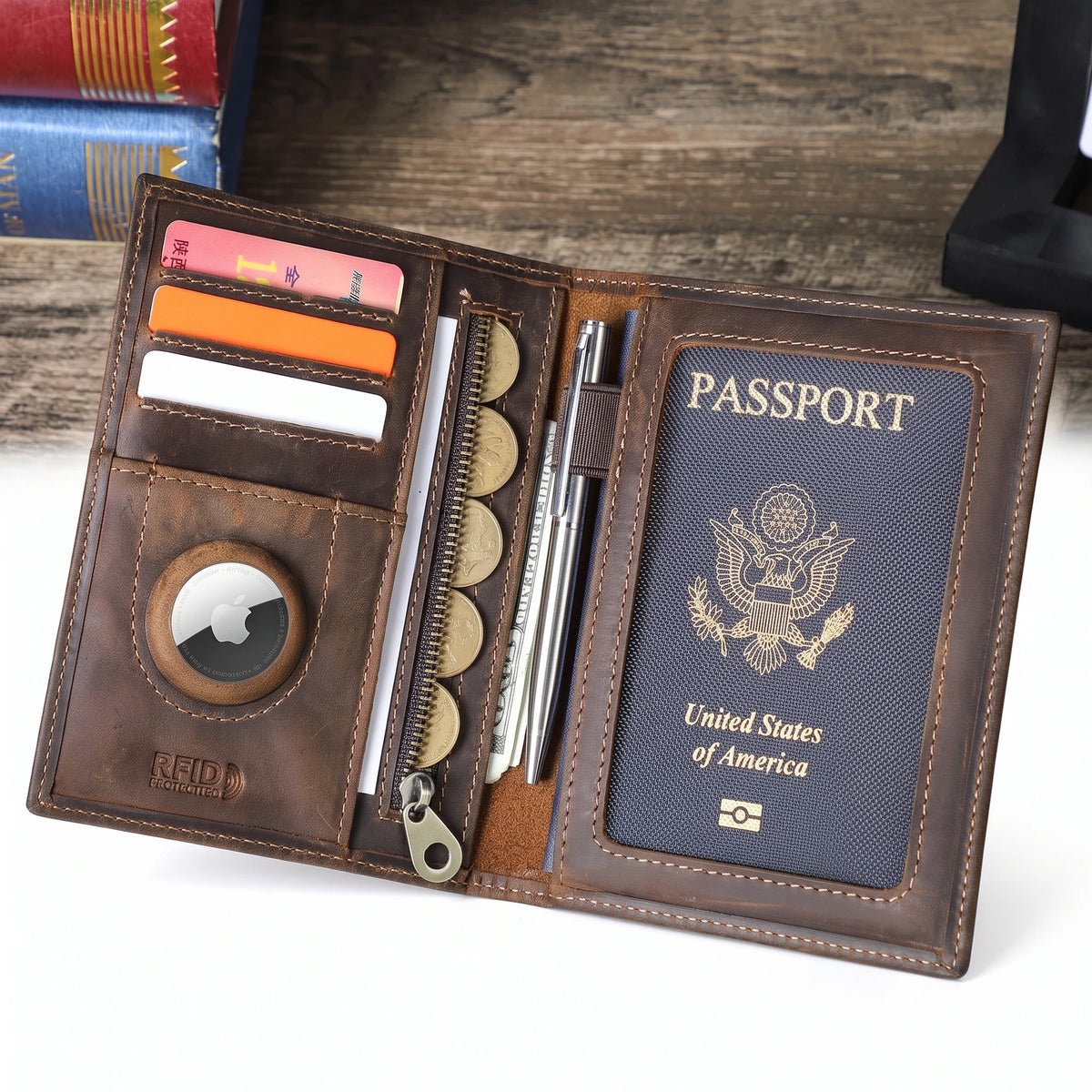 Issy-les-Moulineaux - Portefeuille passeport en cuir véritable, porte-cartes, packshot sur fond blanc, coloris brun café