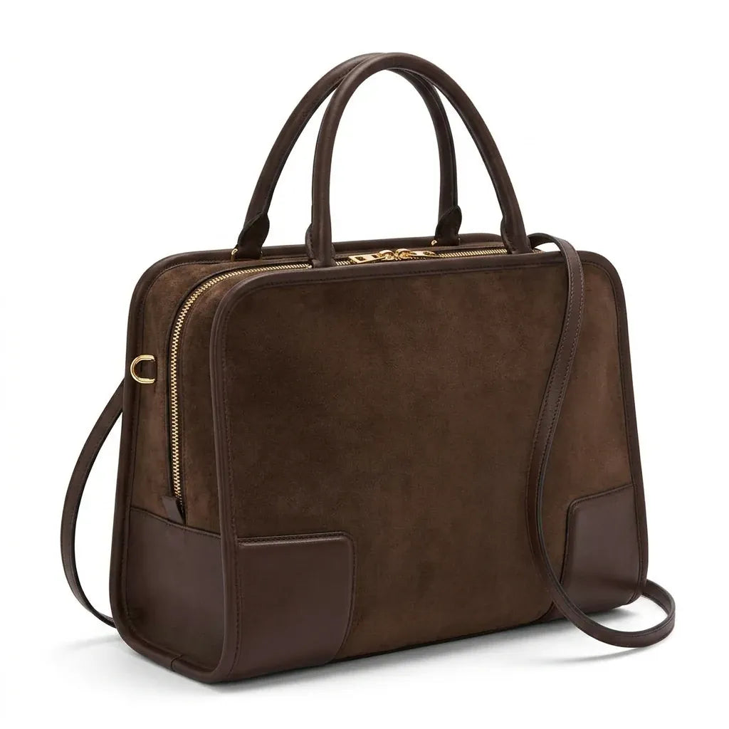 La Roche-sur-Yon - Sac à main en cuir véritable, port épaule - packshot sur fond blanc, coloris brun