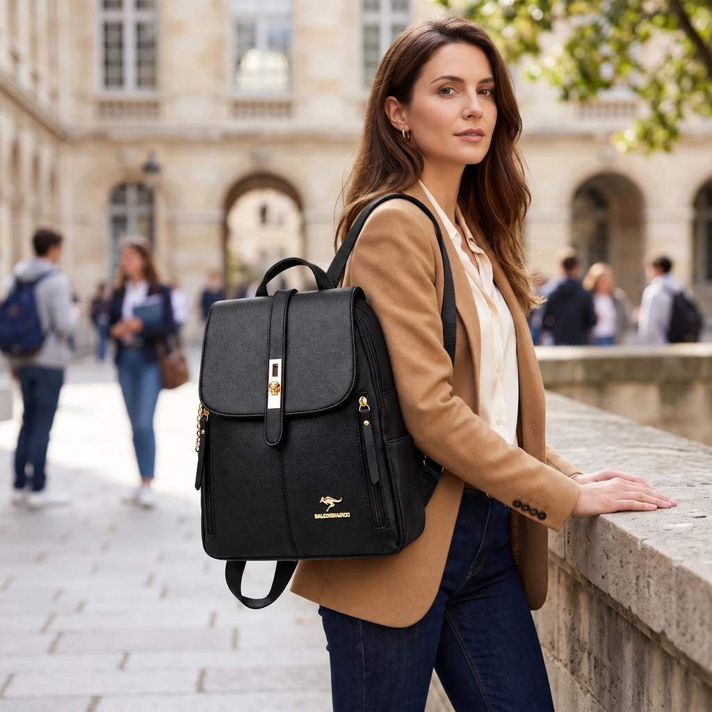 Le Blanc-Mesnil — sac à dos noir porté, vue complète