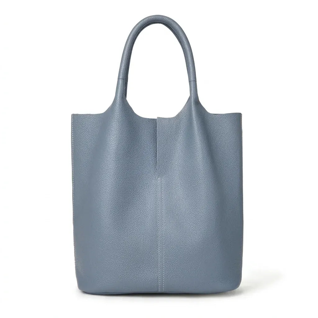 Lyon - Cabas commuter en cuir pleine fleur - packshot sur fond blanc, coloris bleu