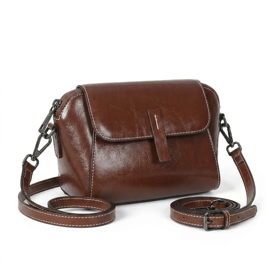 Martigues - Sac bandoulière en cuir ciré de vachette - packshot sur fond blanc, coloris brun