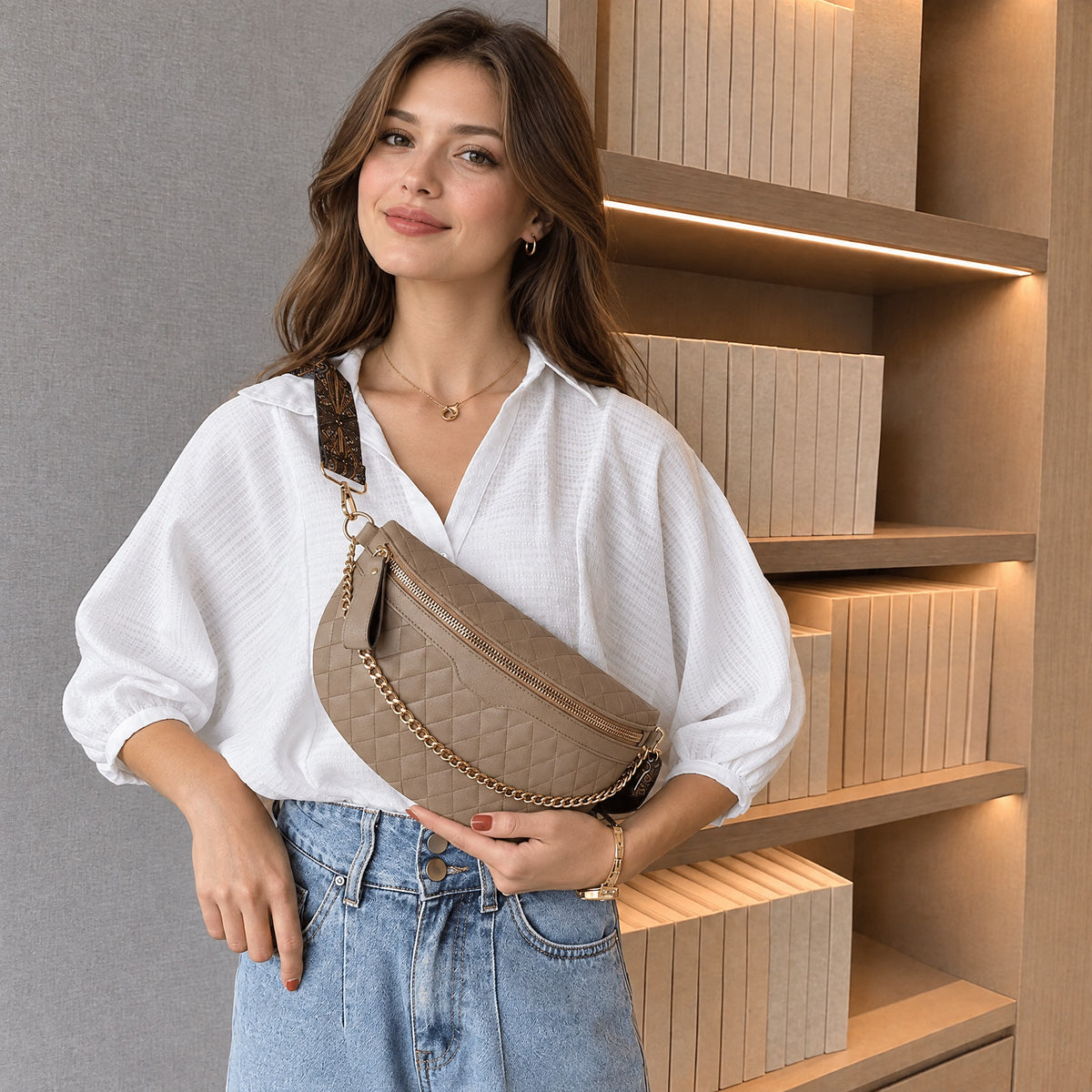 Massy - Sac banane simili cuir, sangle large, photo portée en plein cadre
