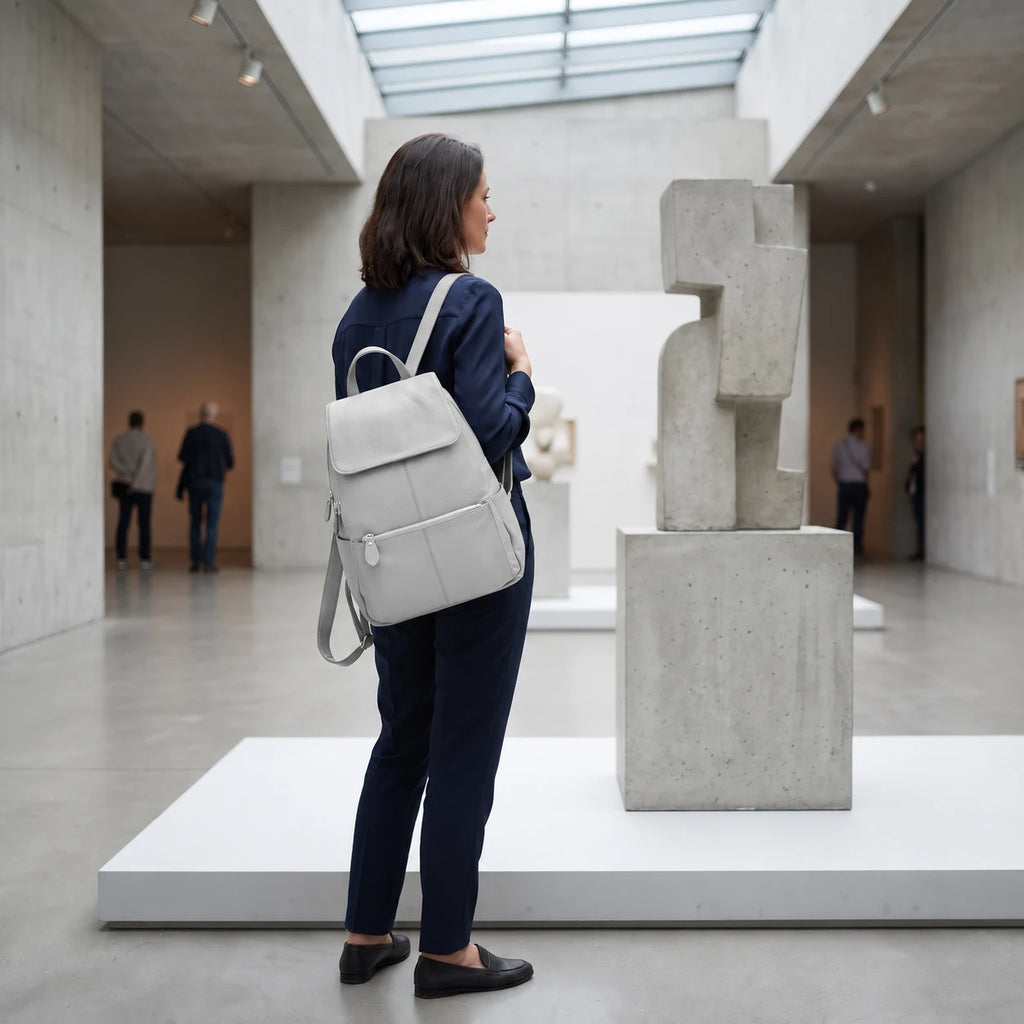 Montauban — sac à dos gris clair porté, vue complète