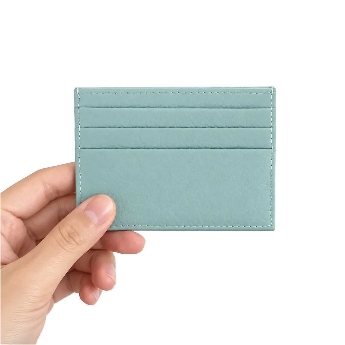 Nouméa — porte-cartes bleu clair tenu en main