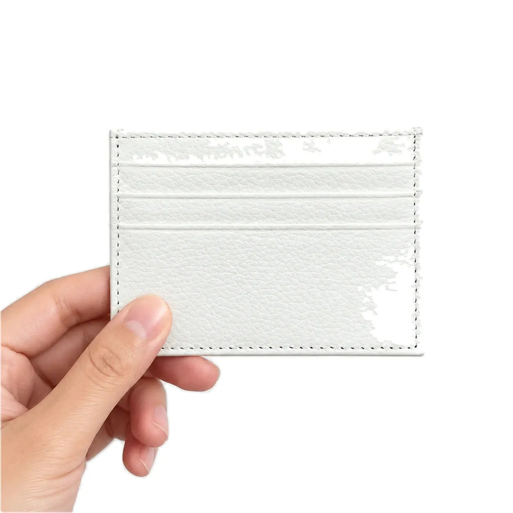 Nouméa — porte-cartes blanc tenu en main