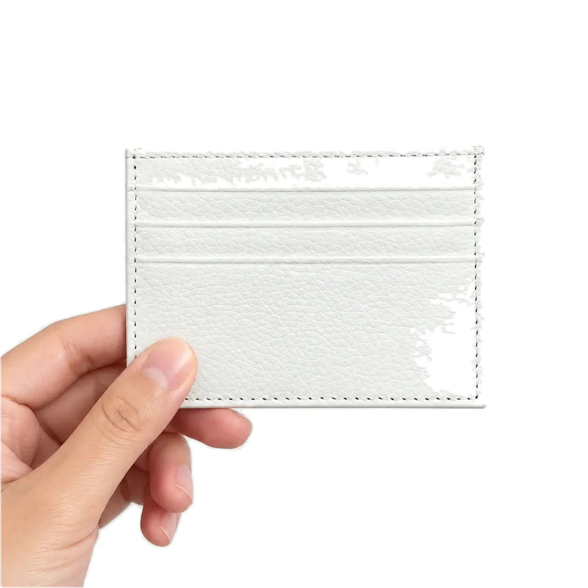 Nouméa — porte-cartes blanc tenu en main