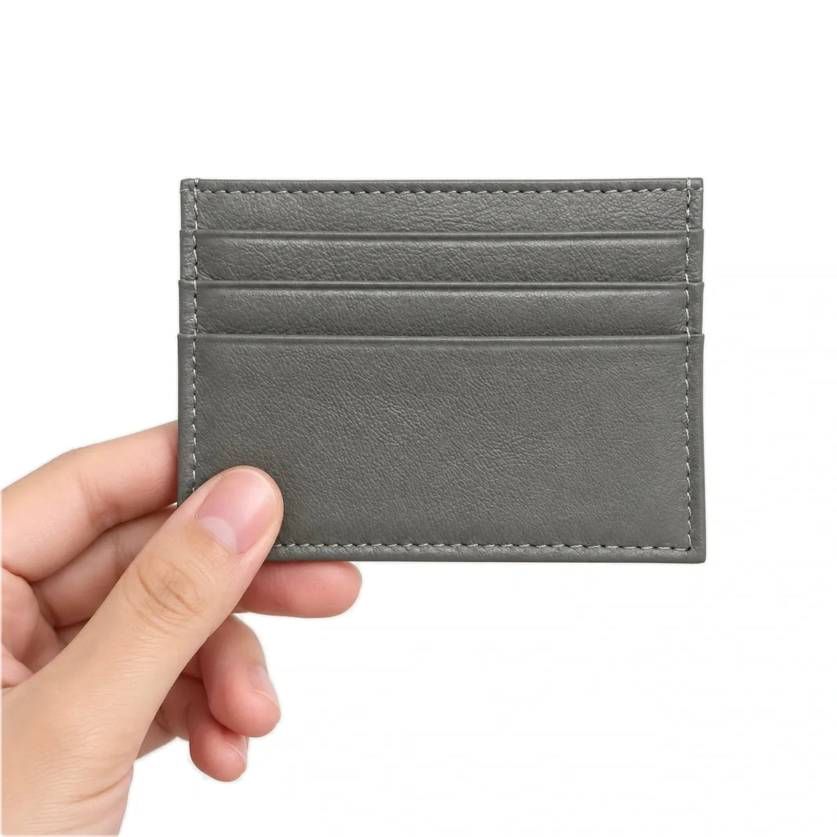 Nouméa — porte-cartes gris tenu en main