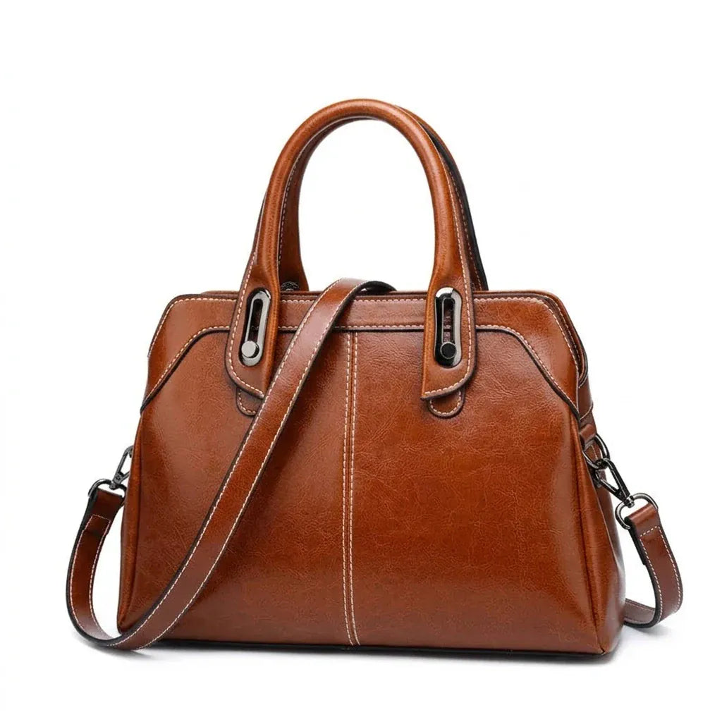 Saint-Malo - Sac bandoulière en cuir de vachette, ligne épurée - packshot sur fond blanc, coloris cognac