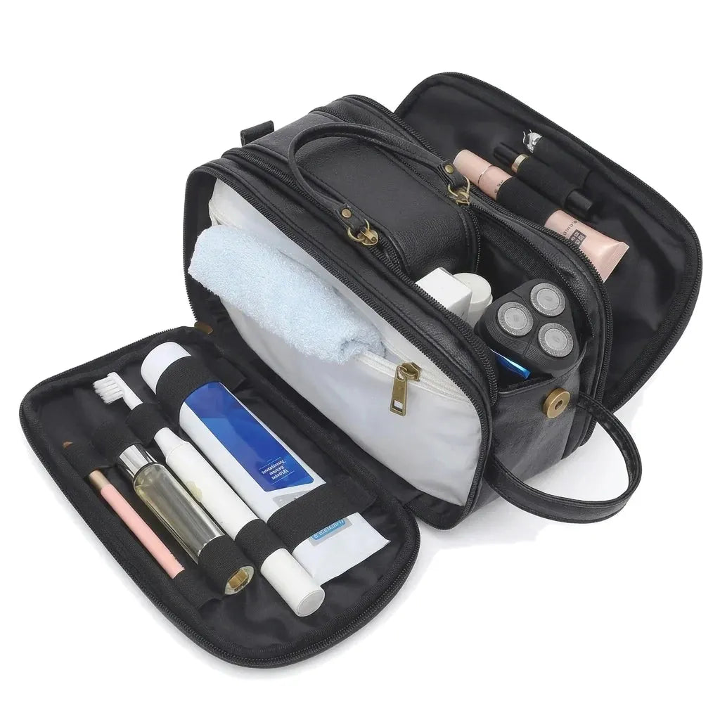 Saint-Martin-d'Hères - Trousse de rasage simili cuir, grand format, packshot sur fond blanc, coloris noir