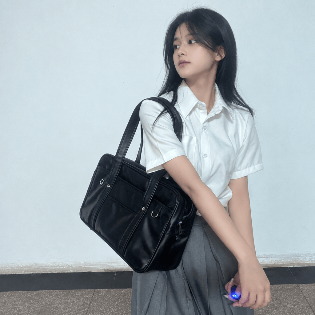 Talence - Sac d'école et accessoires au choix, photo portée en plein cadre