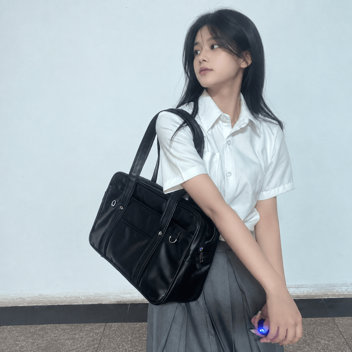 Talence - Sac d'école et accessoires au choix, photo portée en plein cadre
