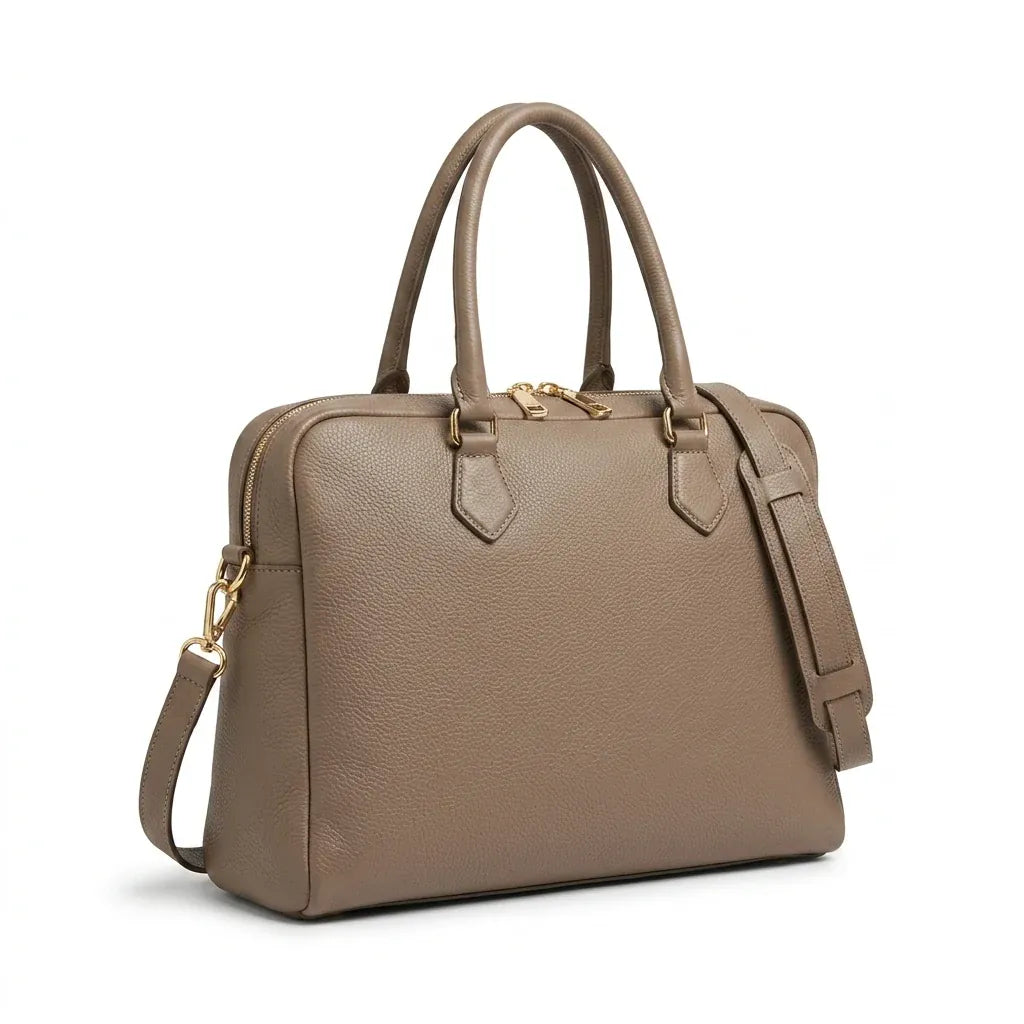 Vincennes - Sac bandoulière en cuir de vache naturel - packshot sur fond blanc, coloris taupe